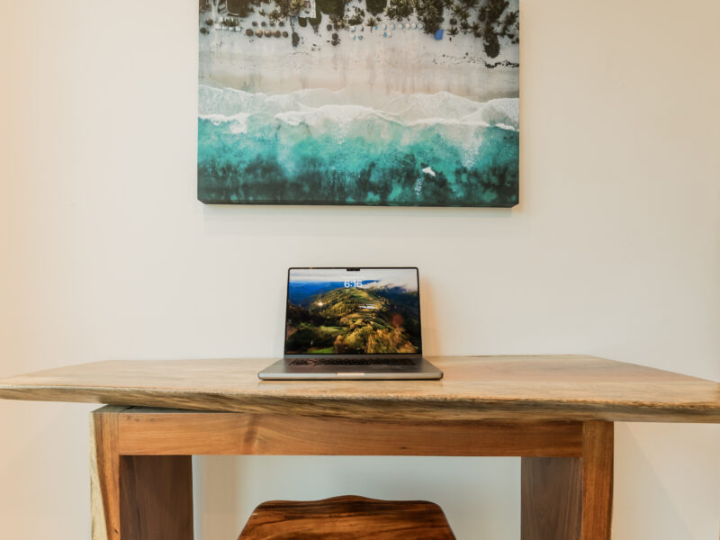 Private Luxury Room w/private bath & breakfast