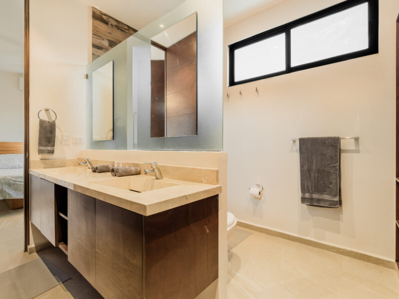 Private Luxury Room w/private bath & breakfast