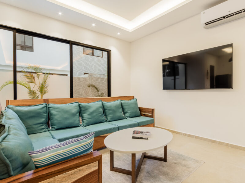 Private Luxury Room w/private bath & breakfast