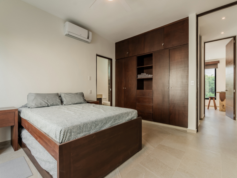 Private room w/private bath & healthy breakfast