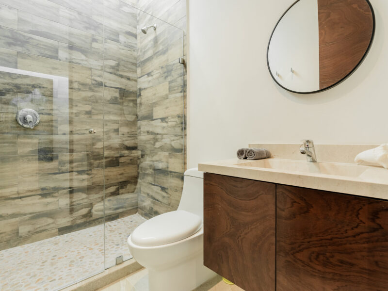 Private room w/private bath & healthy breakfast